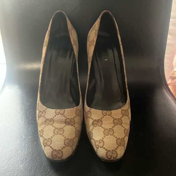 GUC Gucci Women's Beige Brown GG Marmot High Heel Size 6 1/2 B - Picture 1 of 4